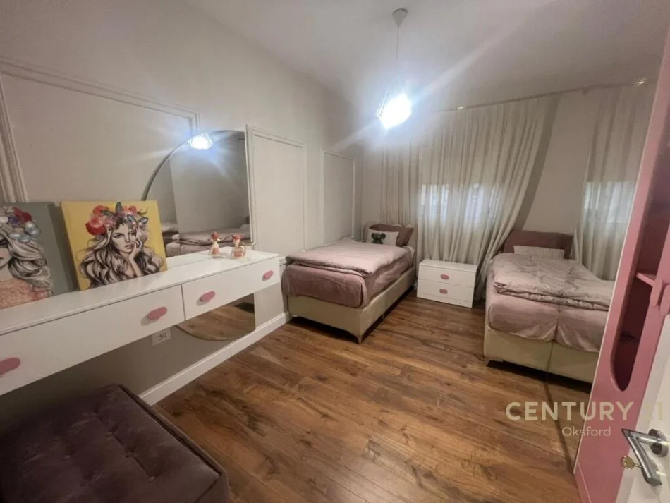 Tirane, jepet me qera apartament 2+1 Kati 3, 90 m² 800 € (e barrikadaa)