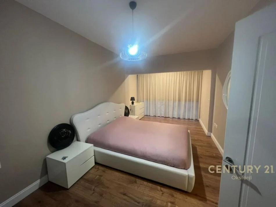 Tirane, jepet me qera 2+1+Aneks+Ballkon Kati 3, 102 m² 750 € (rruga e barrikadave)