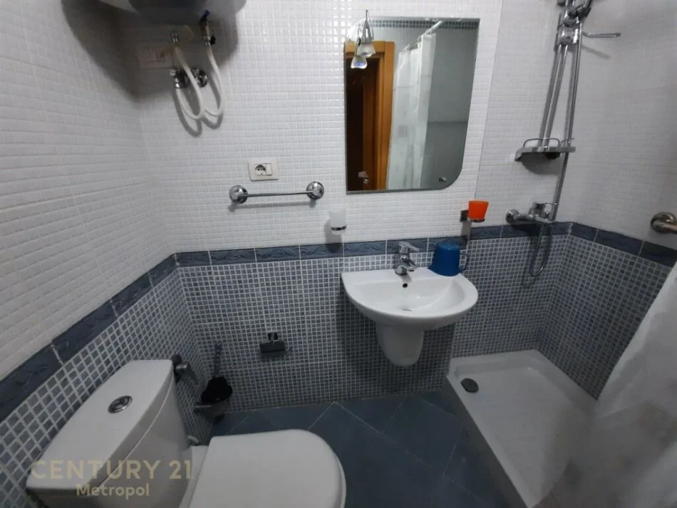 Tirane, jepet me qera apartament 2+1 Kati 2, 123 m² 700 € (sheshi willson)