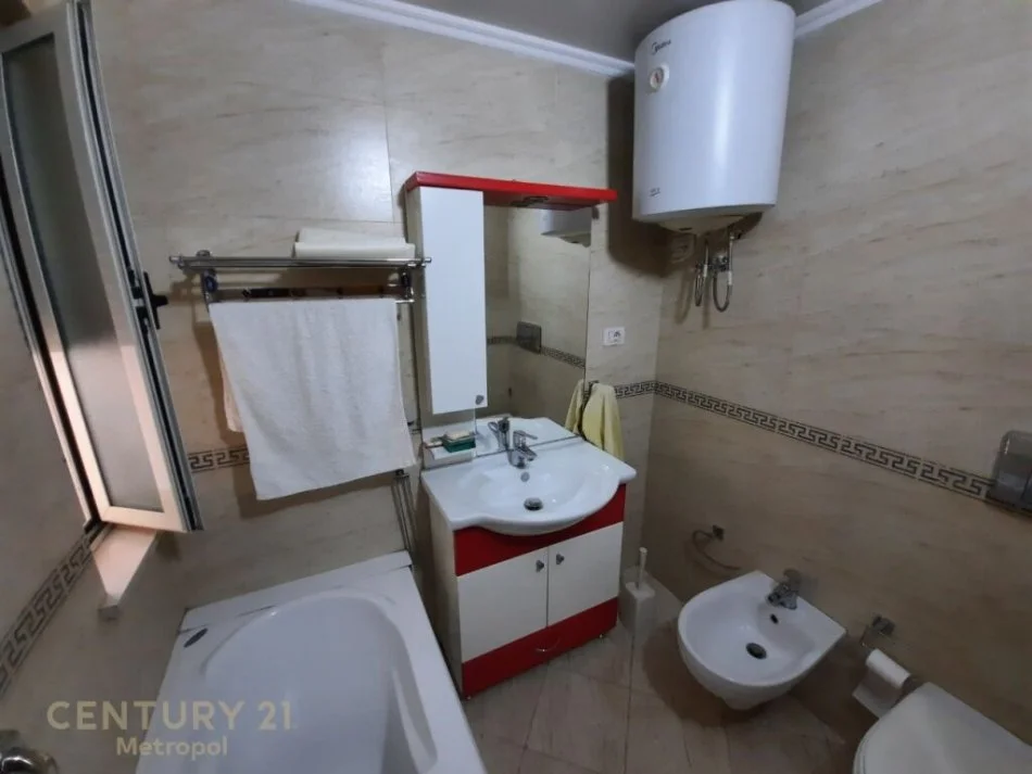 Tirane, jepet me qera apartament 2+1 Kati 2, 123 m² 700 € (sheshi willson)