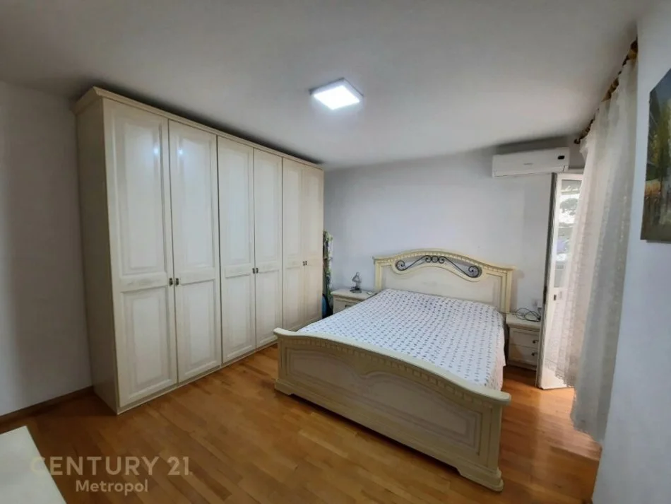 Tirane, jepet me qera apartament 2+1 Kati 2, 123 m² 700 € (sheshi willson)