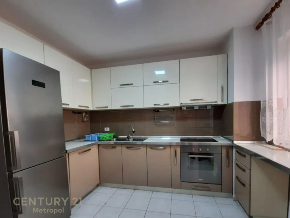 Tirane, jepet me qera apartament 2+1 Kati 2, 123 m² 700 € (sheshi willson)