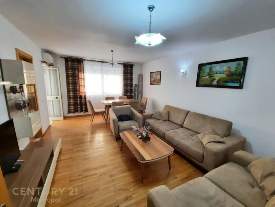 Tirane, jepet me qera apartament 2+1 Kati 2, 123 m² 700 € (sheshi willson)