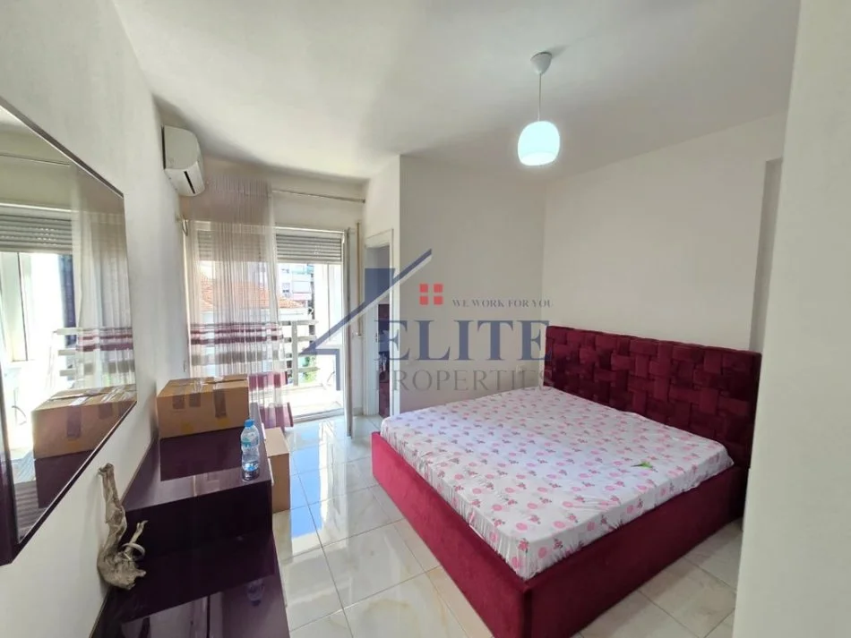 Tirane, jepet me qera apartament 2+1+Ballkon Kati 2, 110 m² 1.100 € (Prane Gjimnazit Partizani)
