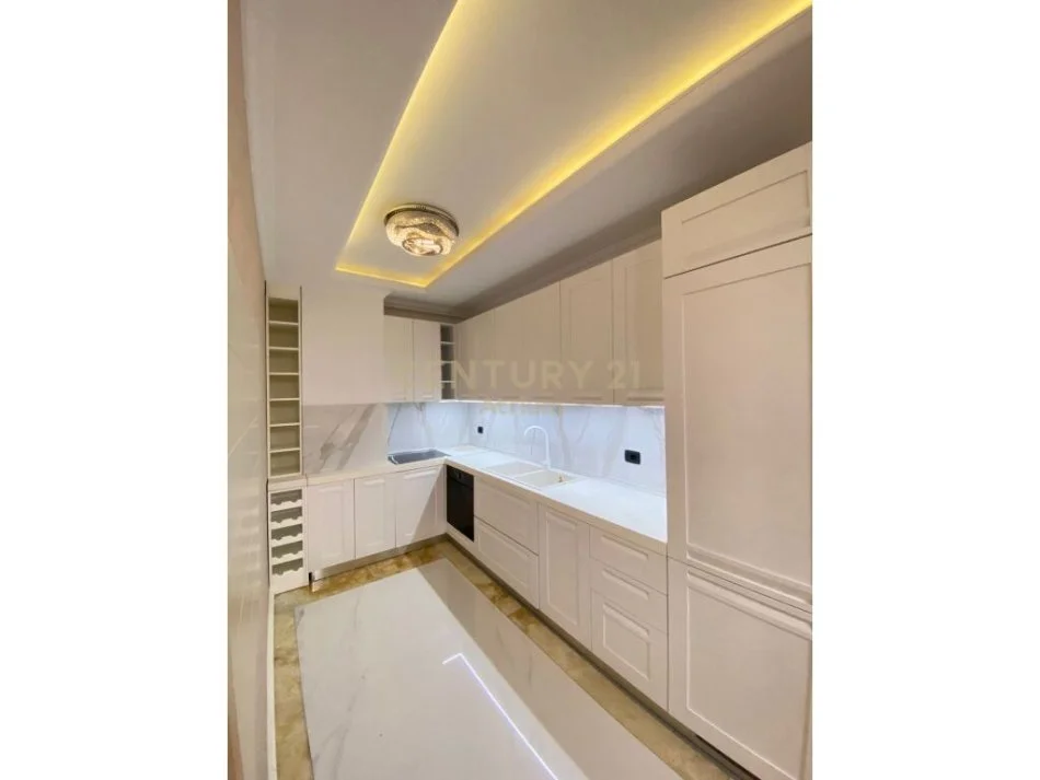 Tirane, jepet me qera apartament 1+1+Ballkon Kati 4, 92 m² 600 € (tregu elektrik)