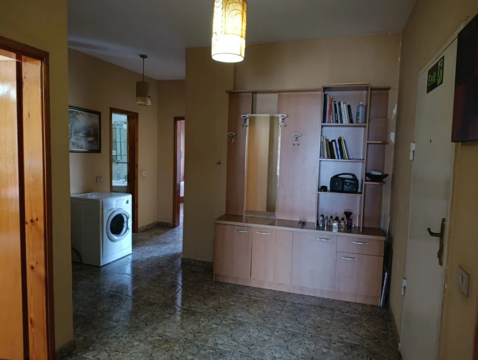 Tirane, jepet me qera apartament 2+1 Kati 3, 135 m² 500 € 