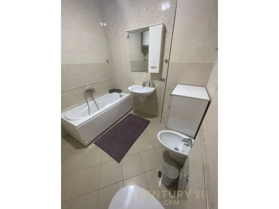 Tirane, jepet me qera apartament 2+1+Aneks+Ballkon Kati 3, 90 m² 500 € (Rruga Dibres)