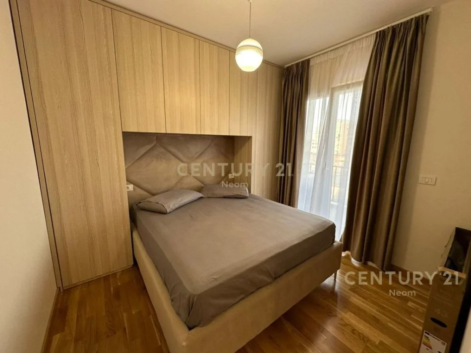 Tirane, jepet me qera apartament 2+1 Kati 6, 95 m² 700 € (Ali dem)