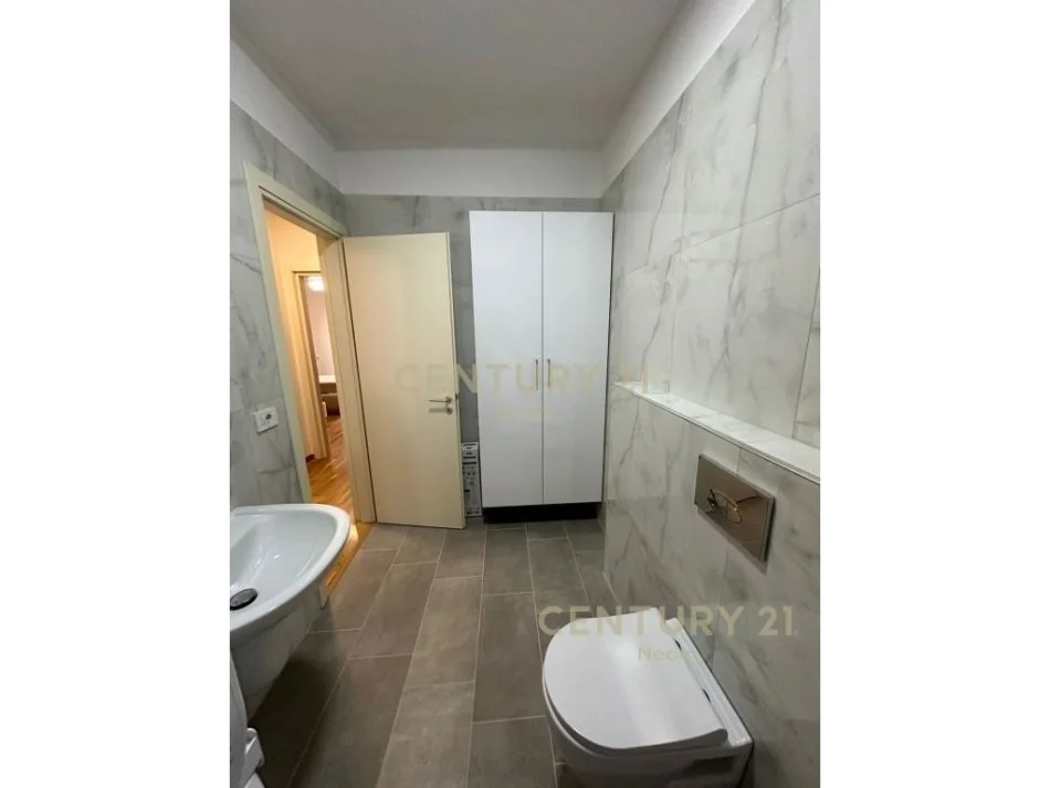 Tirane, jepet me qera apartament 2+1 Kati 6, 95 m² 700 € (Ali dem)