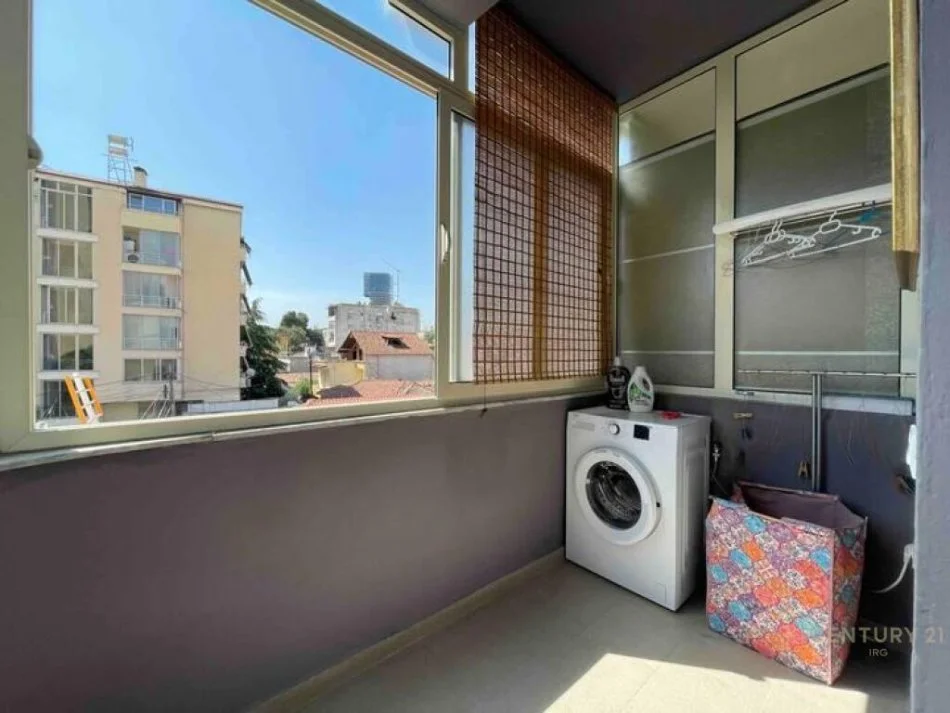 Tirane, jepet me qera apartament 1+1 Kati 3, 60 m² 700 € (Bulevardi zogu i pare)