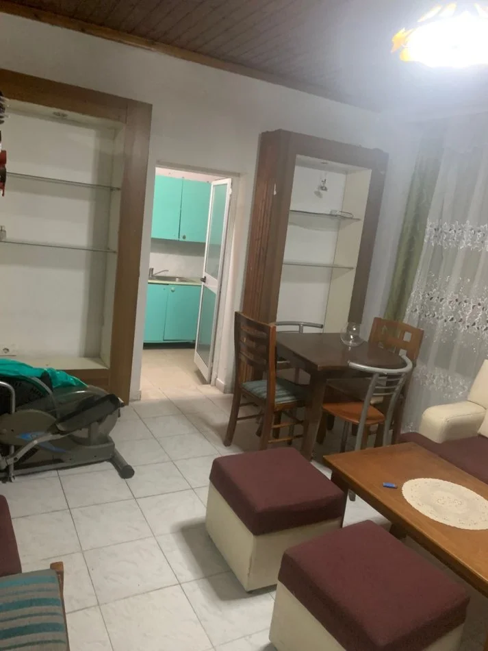 jepet me qera shtepi 1+1 Kati 1, 400 € (Bllok)