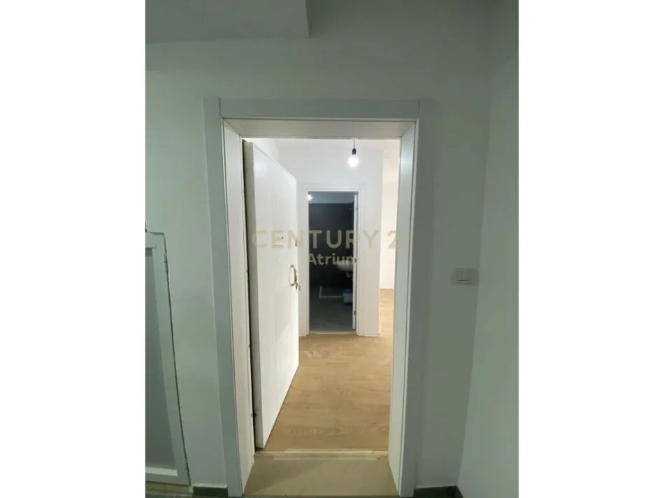 Tirane, jepet me qera apartament 1+1 Kati 1, 60 m² 500 € (qytet studenti)