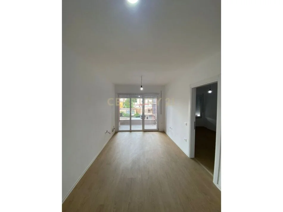 Tirane, jepet me qera apartament 1+1 Kati 1, 60 m² 500 € (qytet studenti)