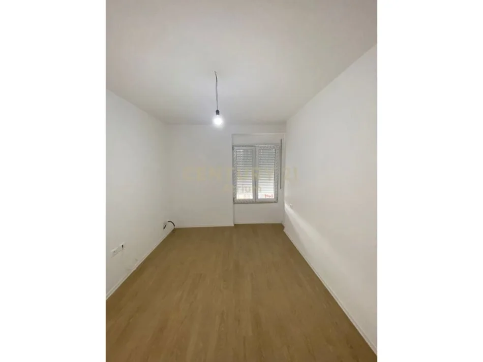 Tirane, jepet me qera apartament 1+1 Kati 1, 60 m² 500 € (qytet studenti)