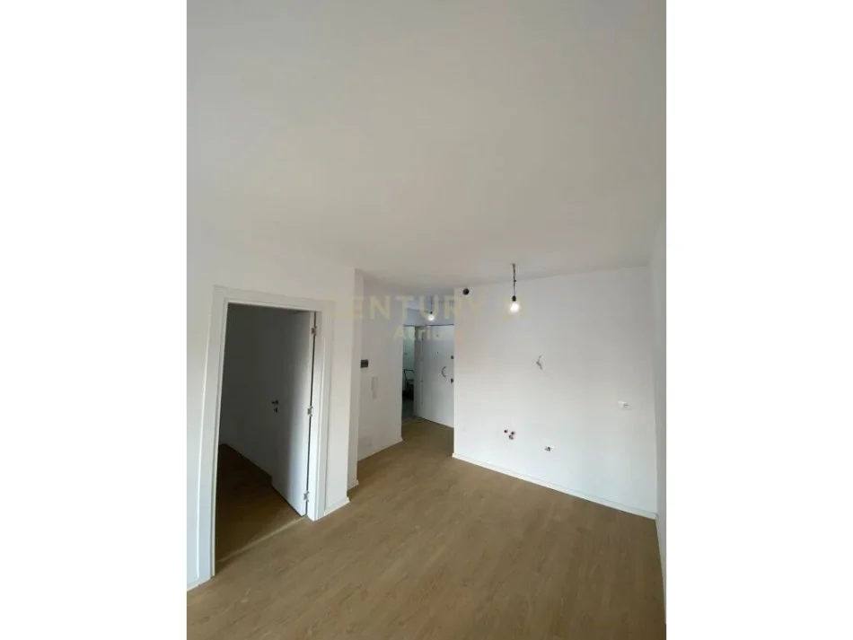 Tirane, jepet me qera apartament 1+1 Kati 1, 60 m² 500 € (qytet studenti)