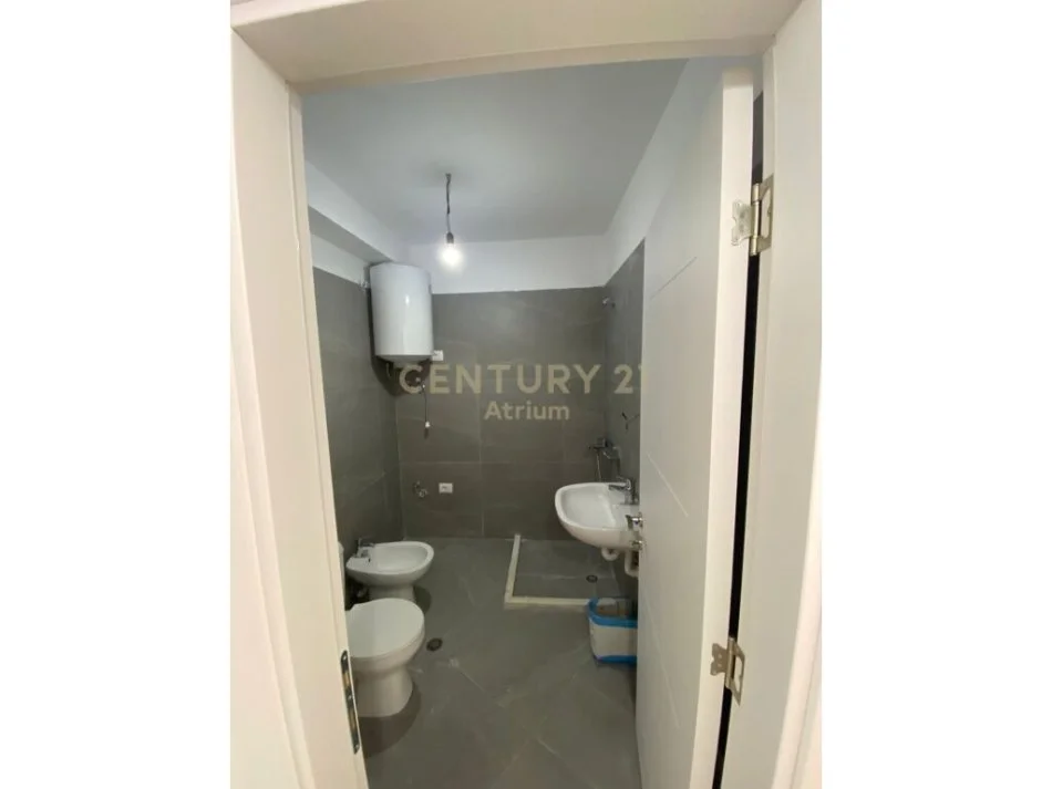 Tirane, jepet me qera apartament 1+1 Kati 1, 60 m² 500 € (qytet studenti)