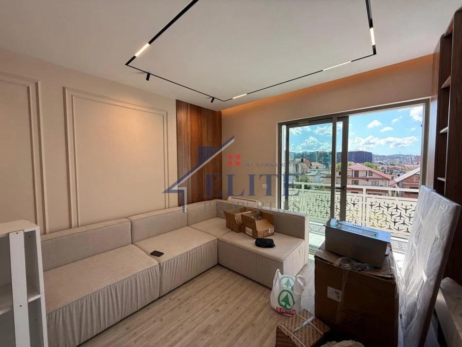Tirane, jepet me qera apartament 1+1+Ballkon Kati 4, 70 m² 700 € (Ish Fusha e Aviacionit)