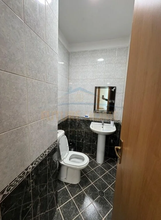 Tirane, jepet me qera apartament 2+1 Kati 9, 105 m² 750 € (Stacioni i Trenit)