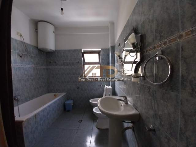 Tirane, jepet me qera apartament 2+1+BLK Kati 5, 80 m² 350 Euro (rruga don bosko)