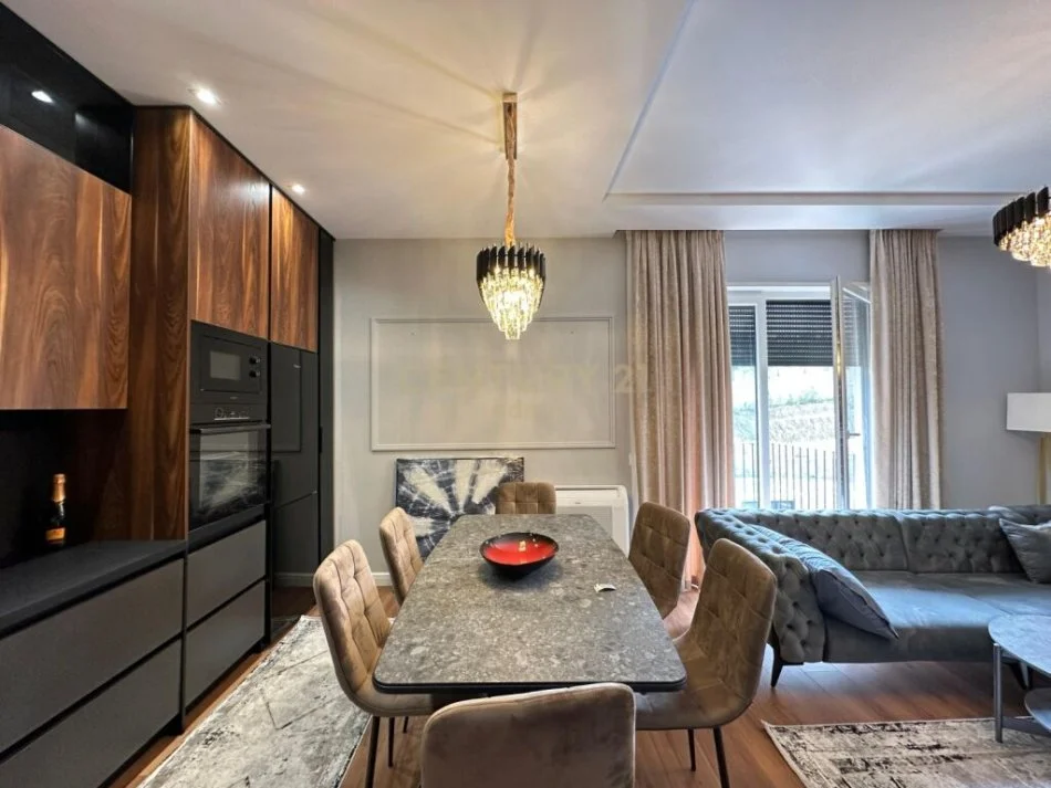 Tirane, jepet me qera apartament 2+1 Kati 4, 106 m² 1.500 € (teg)