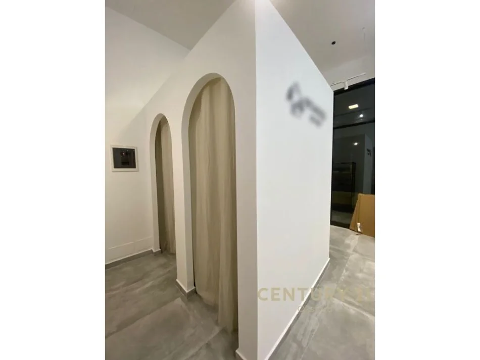 Tirane, jepet me qera dyqan Kati 0, 53 m² 650 € (Rruga e Kosovarëve)