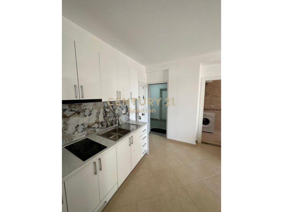 OKAZION! Shitet apartament 1+1+Ballkon, 5 minuta larg detit! Shengjin
