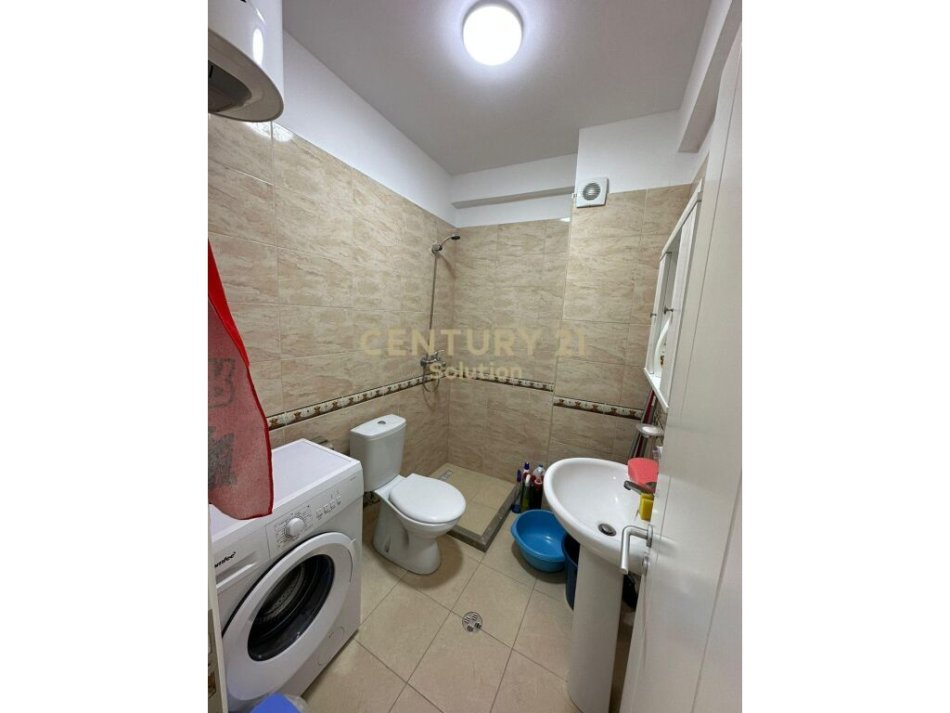 OKAZION! Shitet apartament 1+1+Ballkon, 5 minuta larg detit! Shengjin