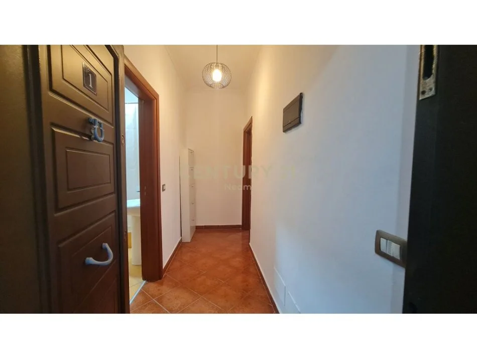 Tirane, jepet me qera apartament 2+1 Kati 5, 120 m² 500 € (Brryl)