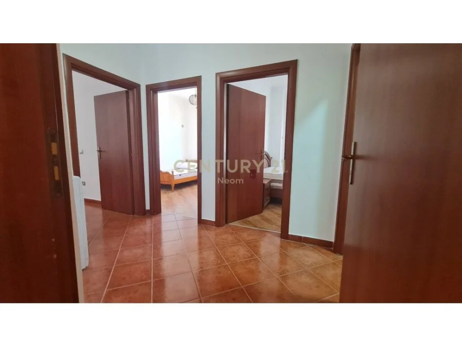 Tirane, jepet me qera apartament 2+1 Kati 5, 120 m² 500 € (Brryl)