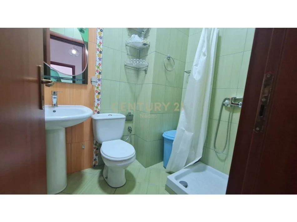 Tirane, jepet me qera apartament 2+1 Kati 5, 120 m² 500 € (Brryl)