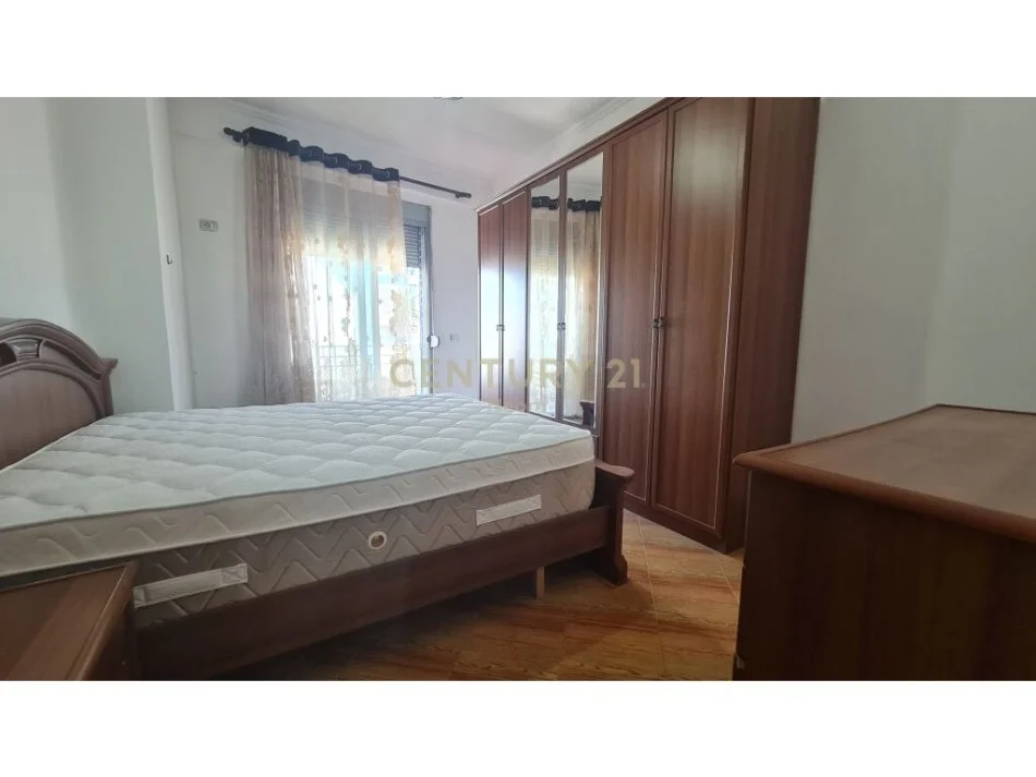 Tirane, jepet me qera apartament 2+1 Kati 5, 120 m² 500 € (Brryl)
