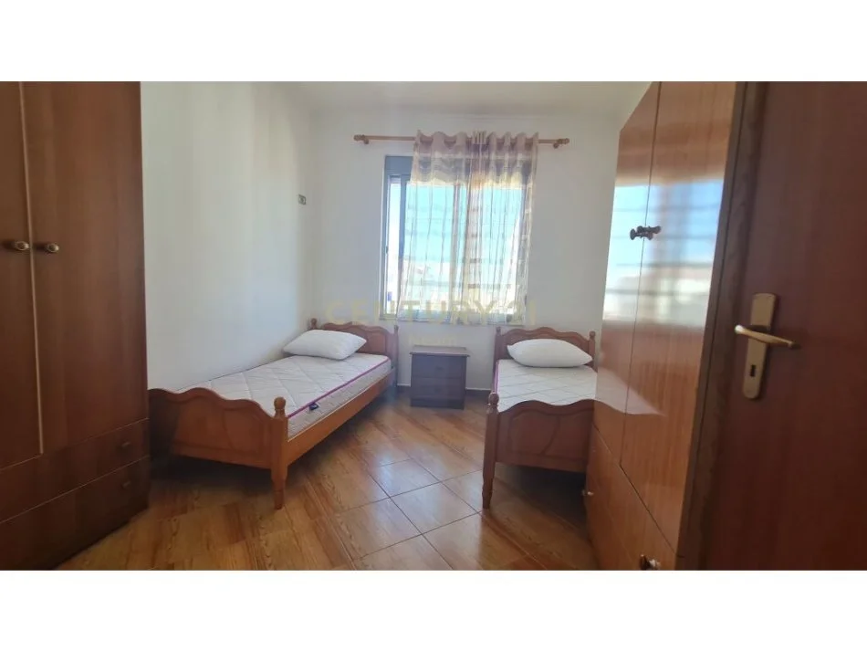 Tirane, jepet me qera apartament 2+1 Kati 5, 120 m² 500 € (Brryl)