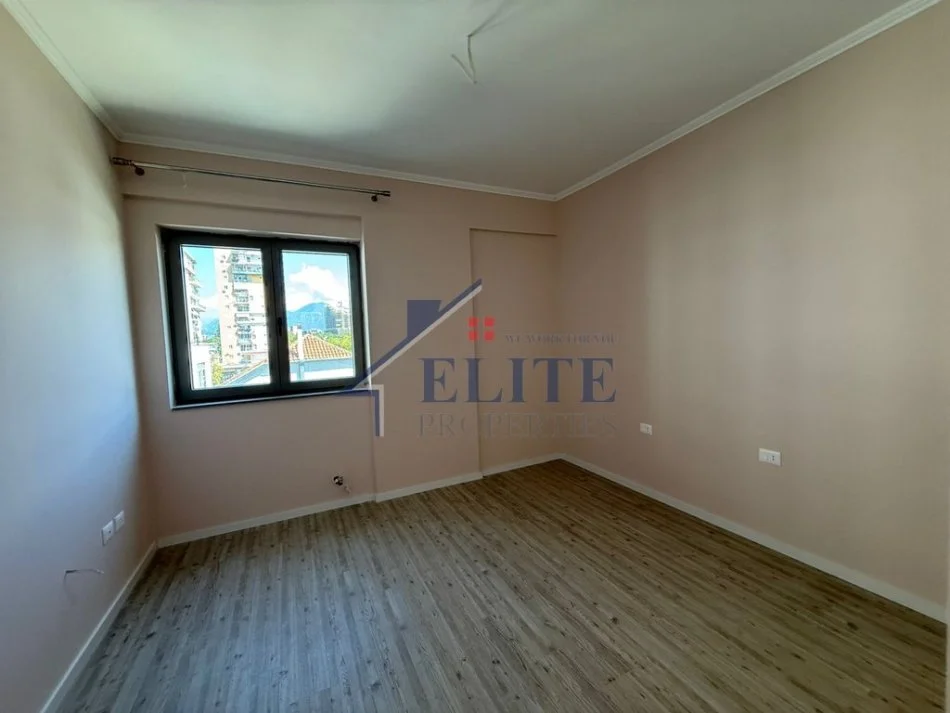 Tirane, jepet me qera apartament 2+1+Ballkon Kati 3, 120 m² 800 € (Ish Fusha e Aviacionit)
