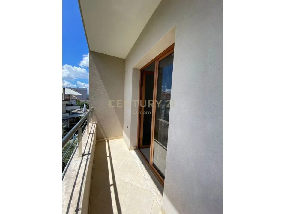 Tirane, jepet me qera 3+1+Ballkon Kati 3, 103 m² 500 € (SADIK PETRELA) PERBALLE VENUE