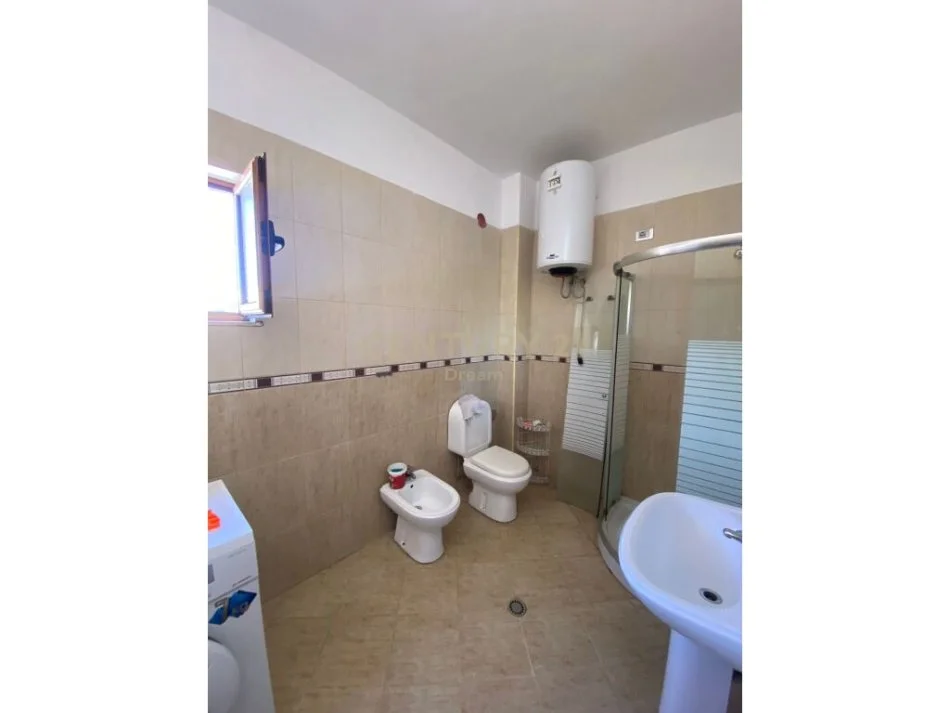 Tirane, jepet me qera 3+1+Ballkon Kati 3, 103 m² 500 € (SADIK PETRELA) PERBALLE VENUE