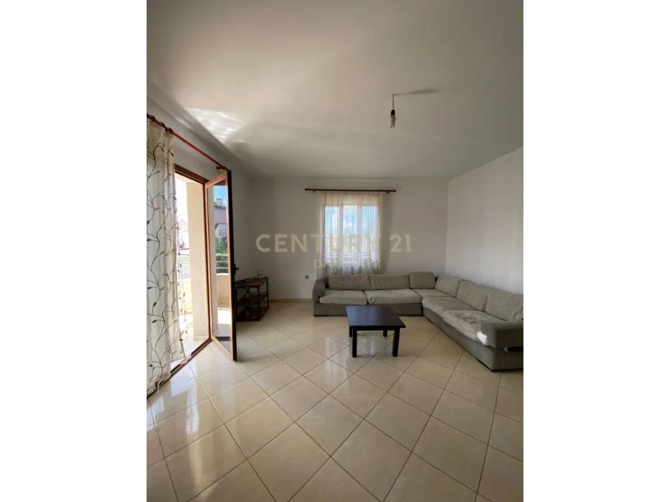 Tirane, jepet me qera 3+1+Ballkon Kati 3, 103 m² 500 € (SADIK PETRELA) PERBALLE VENUE