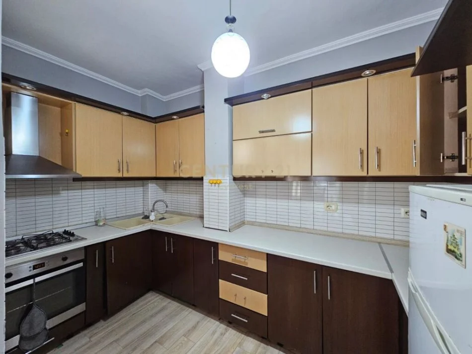 Tirane, shitet apartament 1+1 Kati 1, 64 m² (fresk)
