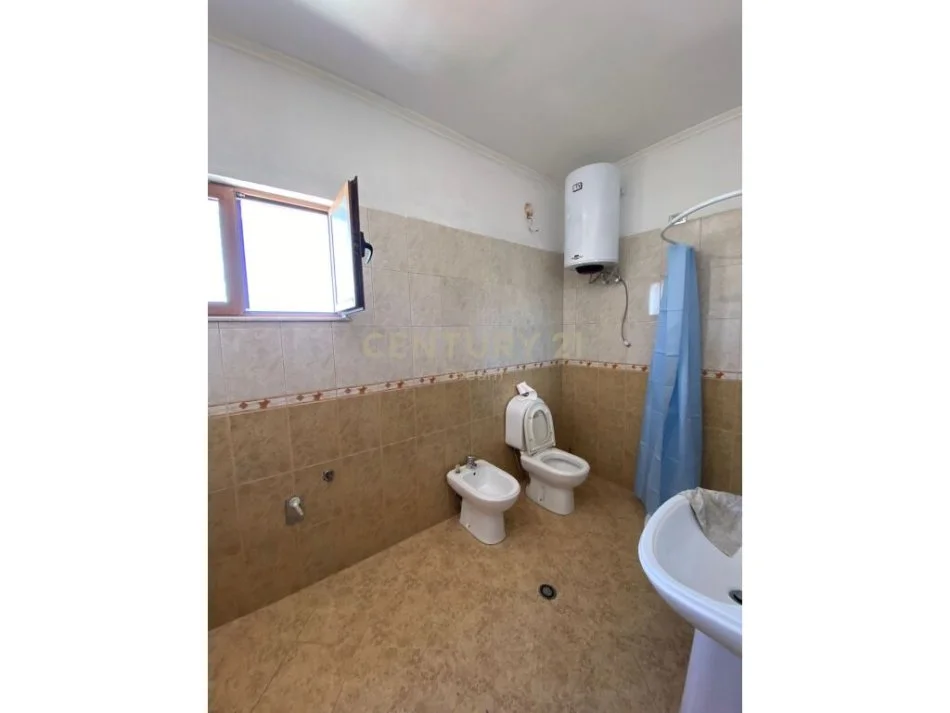 Tirane, jepet me qera apartament 3+1+Ballkon Kati 5, 103 m² 450 € (Rruga Sadik Petrela, Varri I Bamit)