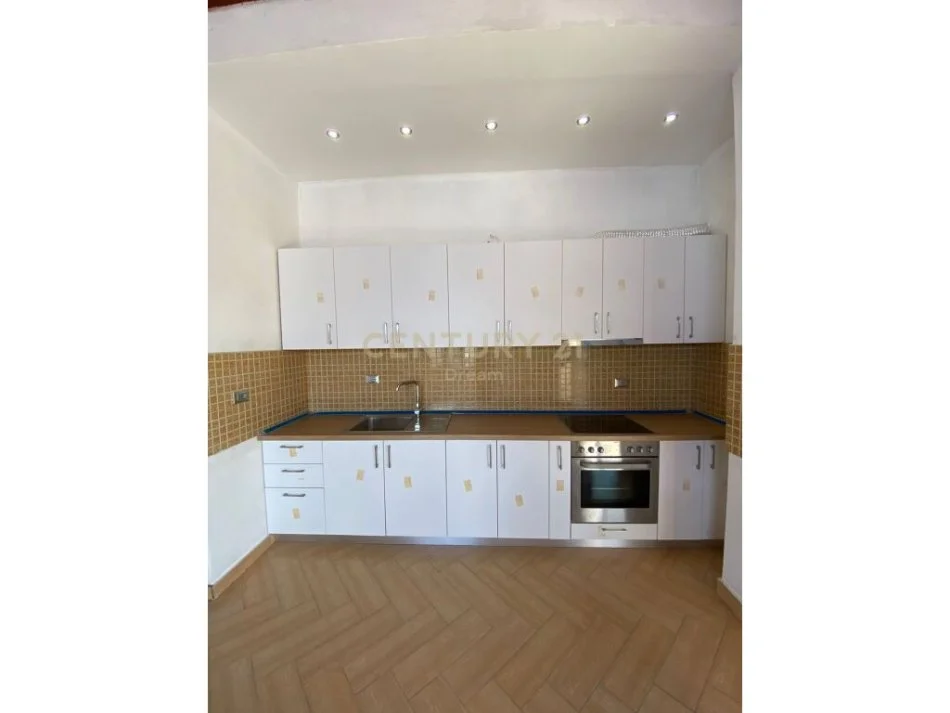 Tirane, jepet me qera apartament 3+1+Ballkon Kati 5, 103 m² 450 € (Rruga Sadik Petrela, Varri I Bamit)