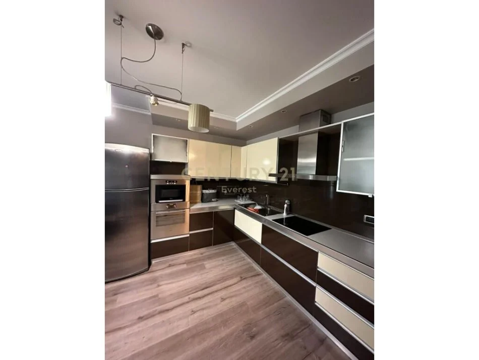 Tirane, jepet me qera apartament 2+1 Kati 4, 105 m² 850 € (liqen thate)