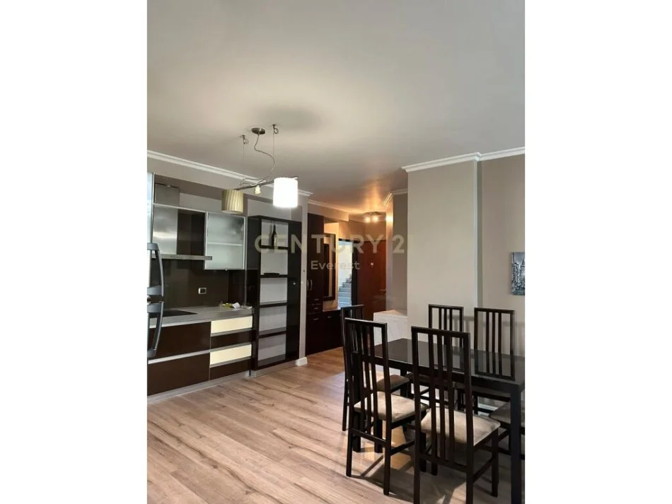 Tirane, jepet me qera apartament 2+1 Kati 4, 105 m² 850 € (liqen thate)