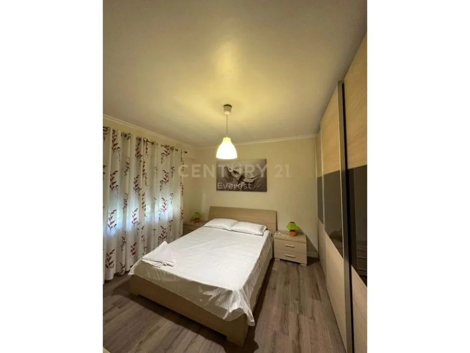 Tirane, jepet me qera apartament 2+1 Kati 4, 105 m² 850 € (liqen thate)