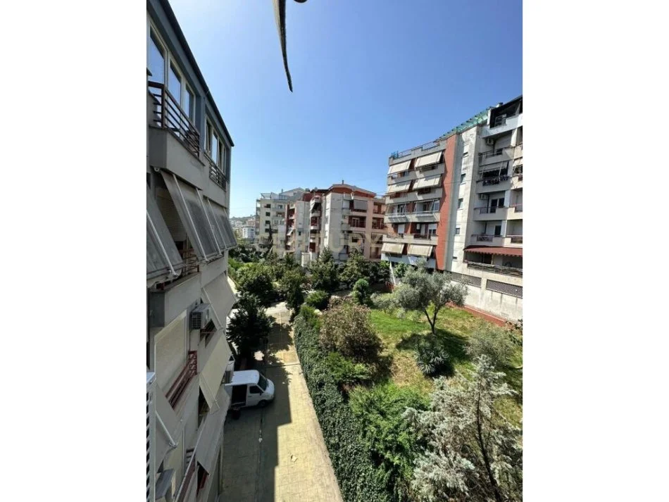 Tirane, jepet me qera apartament 2+1 Kati 4, 105 m² 850 € (liqen thate)