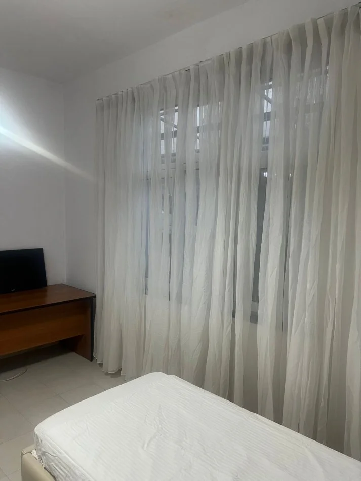 Tirane, jepet me qera apartament 3+1 , 800 € (Siri kodra)