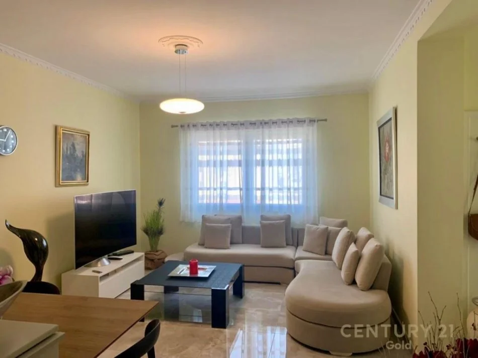 Tirane, jepet me qera apartament 2+1 , 73 m² 600 € (ISH PARKU)