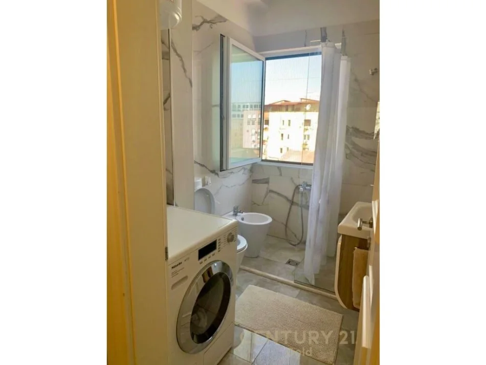 Tirane, jepet me qera apartament 2+1 , 73 m² 600 € (ISH PARKU)
