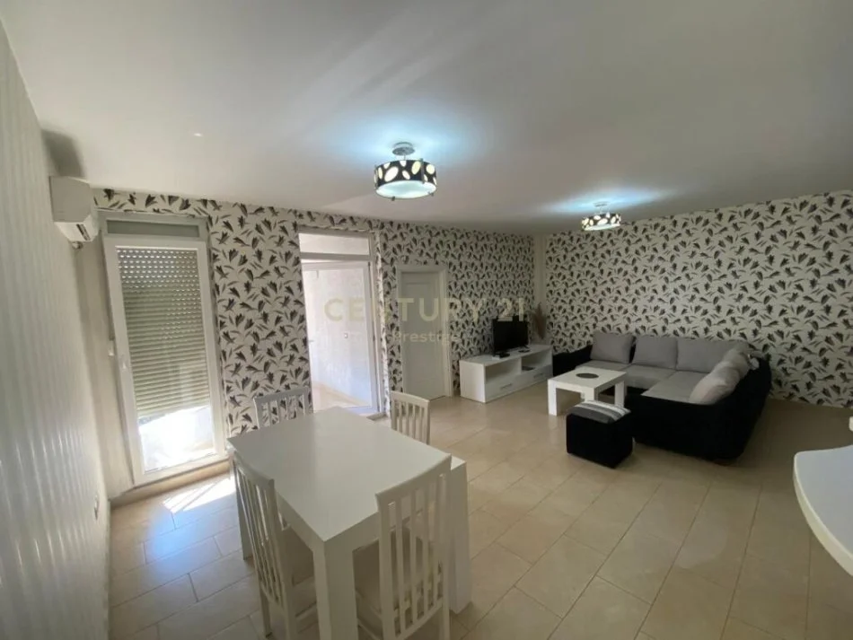 Tirane, jepet me qera apartament 2+1 , 100 m² 700 € (lion park)