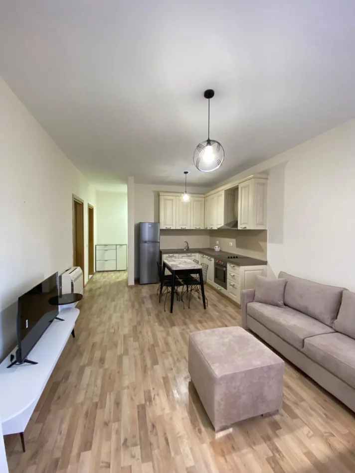 Tirane, jepet me qera apartament 1+1 Kati 1, 65 m² 550 € 