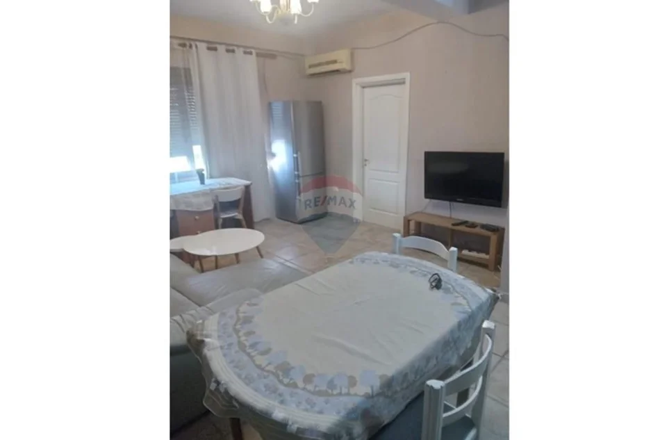 Tirane, jepet me qera apartament 2+1 Kati 5, 700 € (Prokuroria e Rrethit Tirane)