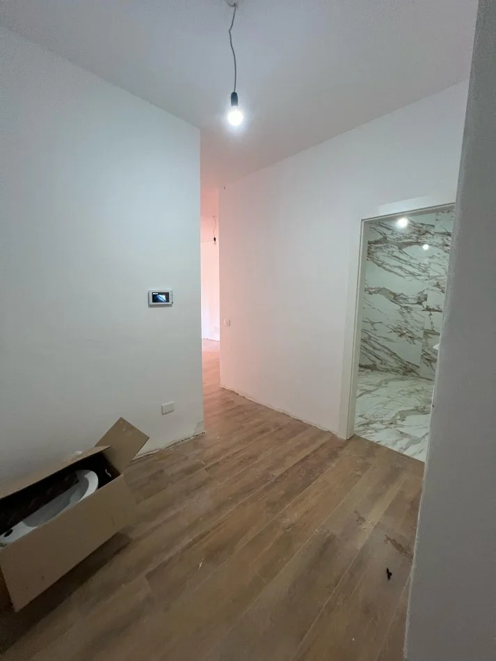 Tirane, shitet apartament 1+1+Ballkon Kati 4, 80 m² 224.000 € (Rruga Kavajes)
